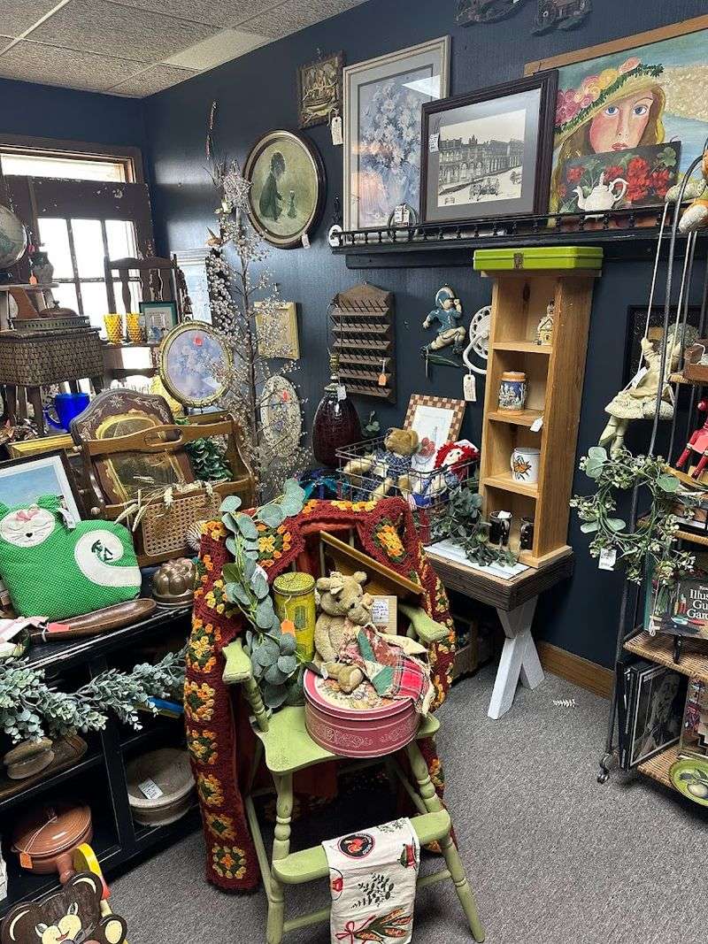 Hwy 102 Flea Market & Antique Mall, Rogers
