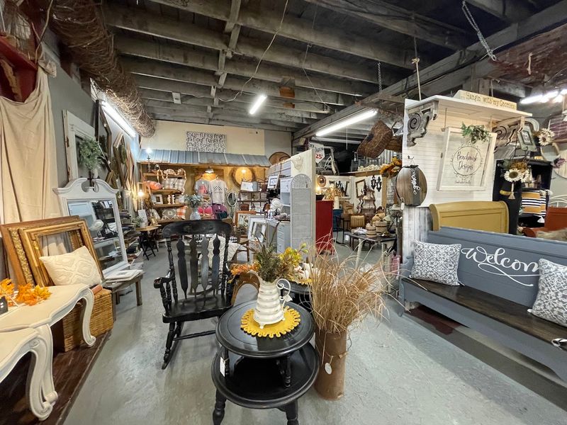 Daisies And Olives Antiques, Vintage, Flea Market, Prairie Grove