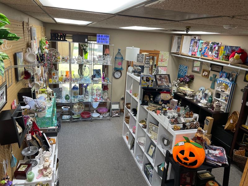 Hwy 102 Flea Market and Antique Mall, Rogers