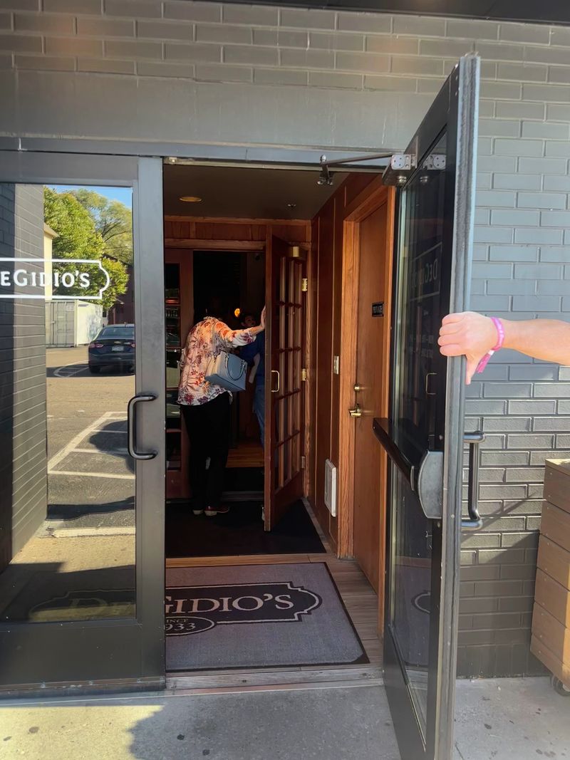 DeGidio's Restaurant & Bar