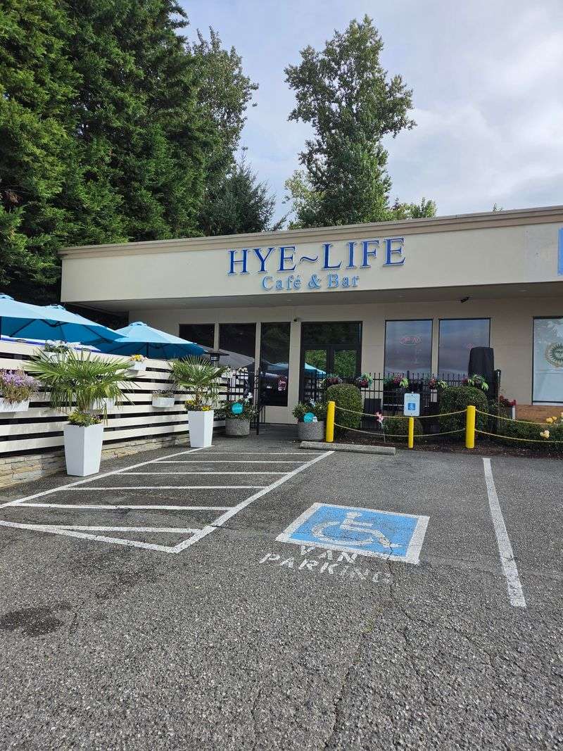 Hye Life Cafe & Bar