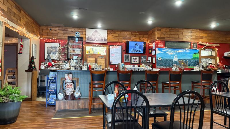 1. Driftwood Diner, Shady Side