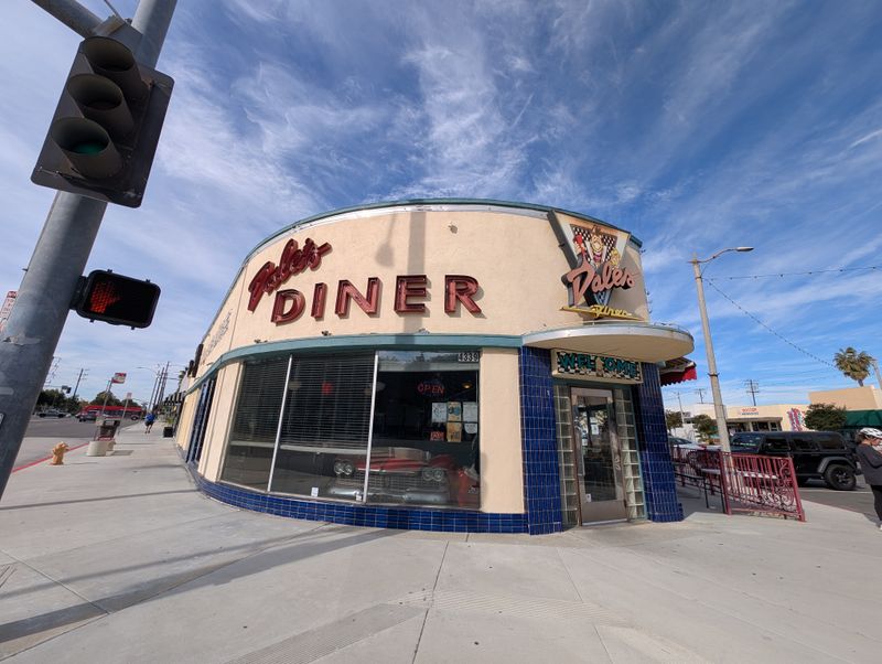2. Dale's Diner, Long Beach, California