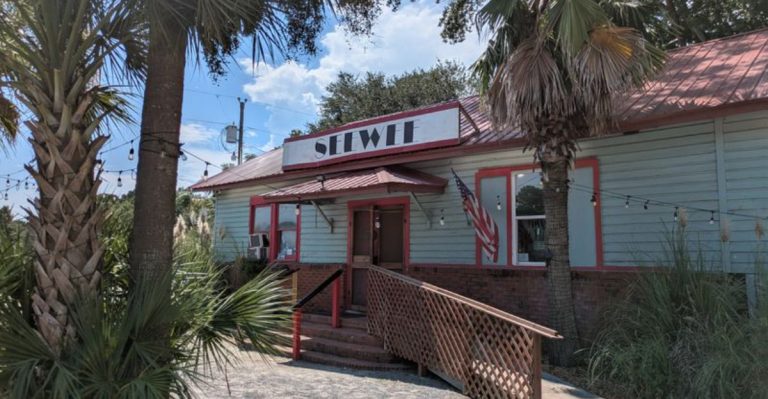 I Hit South Carolina’s Backroads To Try 14 Hidden Seafood Shacks, 6 Truly Outstanding