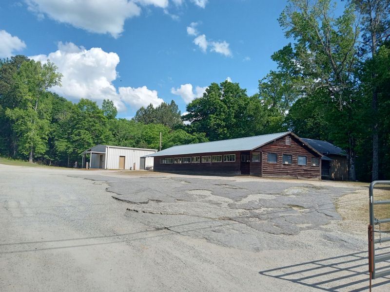 Holcomb’s Barbeque – White Plains