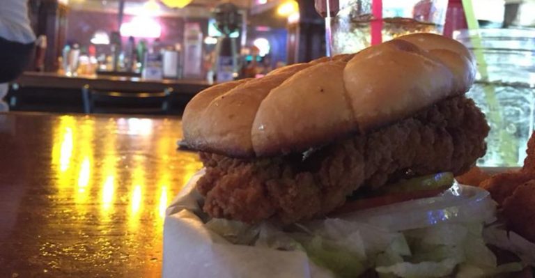 I Hit The Backroads Of Oregon To Try 8 Hidden Burger Shacks (And 3 Were Pure Bliss)