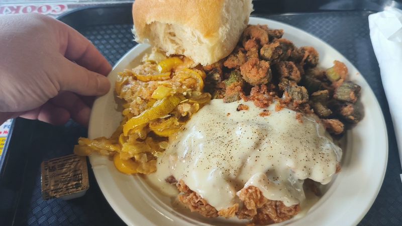 Holly's Country Cookin' – Conway