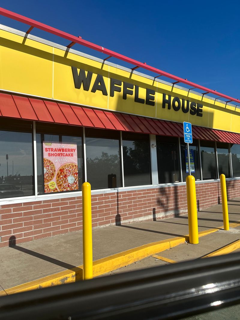 Waffle House #1791 — 4223 Commonwealth Ct, Saint Joseph