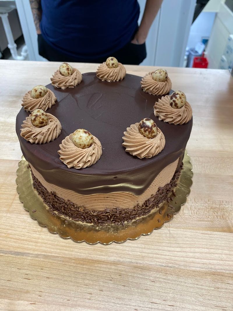 Custom Cakes That Make Birthdays Feel Like a Big Deal