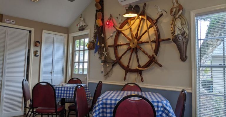 If You Love Clam Chowders, You Need To Visit This Legendary Restaurant In Florida This Spring