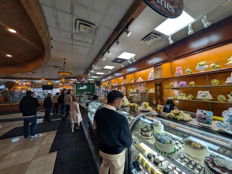 Go Early Or Go Patient, Because Popularity Shapes The Visit
