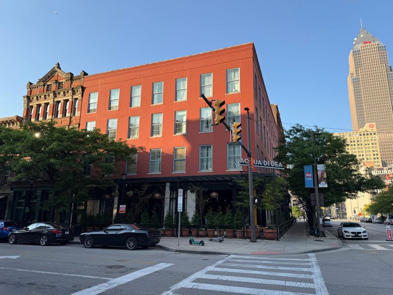 Acqua Di Dea — Cleveland (Warehouse District)