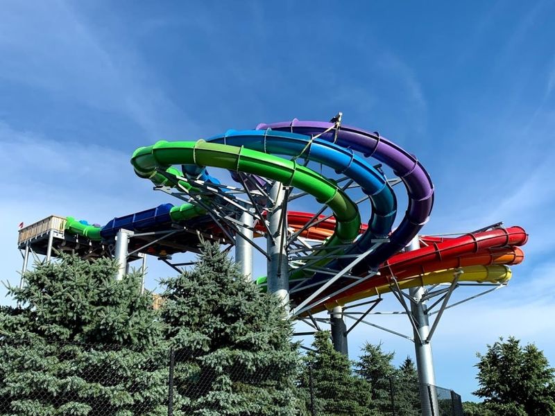 Illinois Has A Huge 58-Acre Waterpark So Fun You'll Never Want To Leave