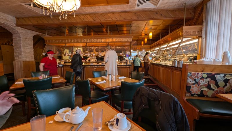 Red Apple Buffet – Chicago