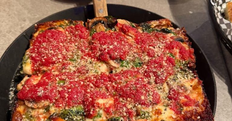 Illinois Pizza Joint Serves Lasagna So Good, It’s Practically Famous
