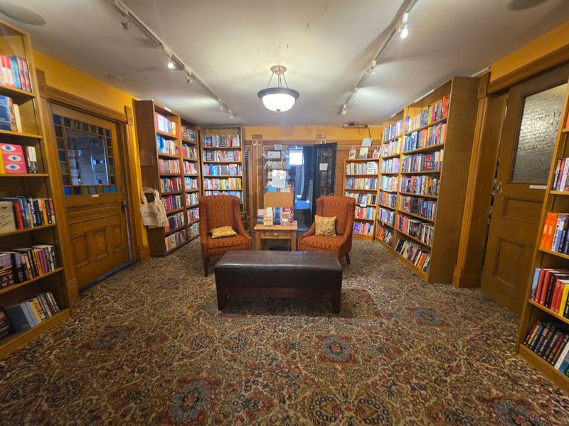 Independent Shelves With A Local Cultural Role