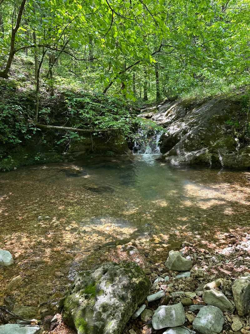 Indian Rockhouse Trail, Yellville
