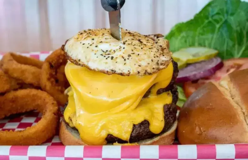 Iowa's Farmhouse Burger