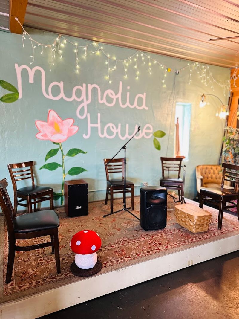 Magnolia House, Prairie Grove