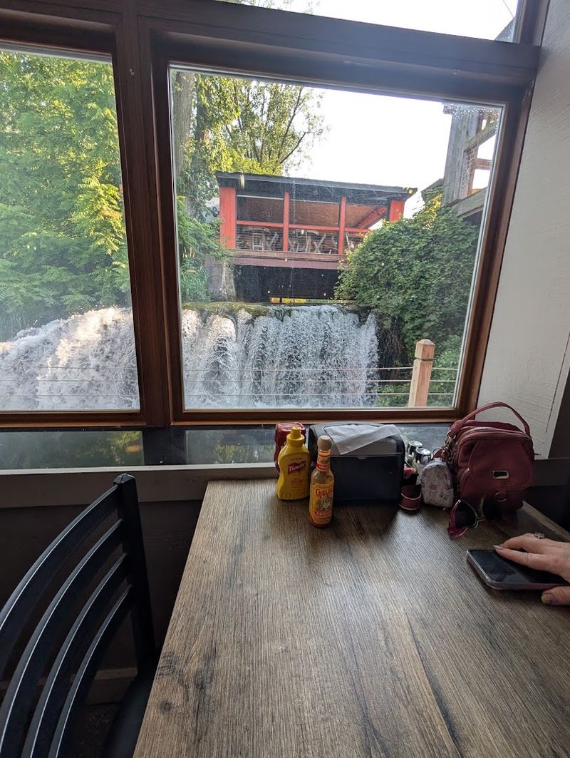 Indoor Seating and the Window Tables