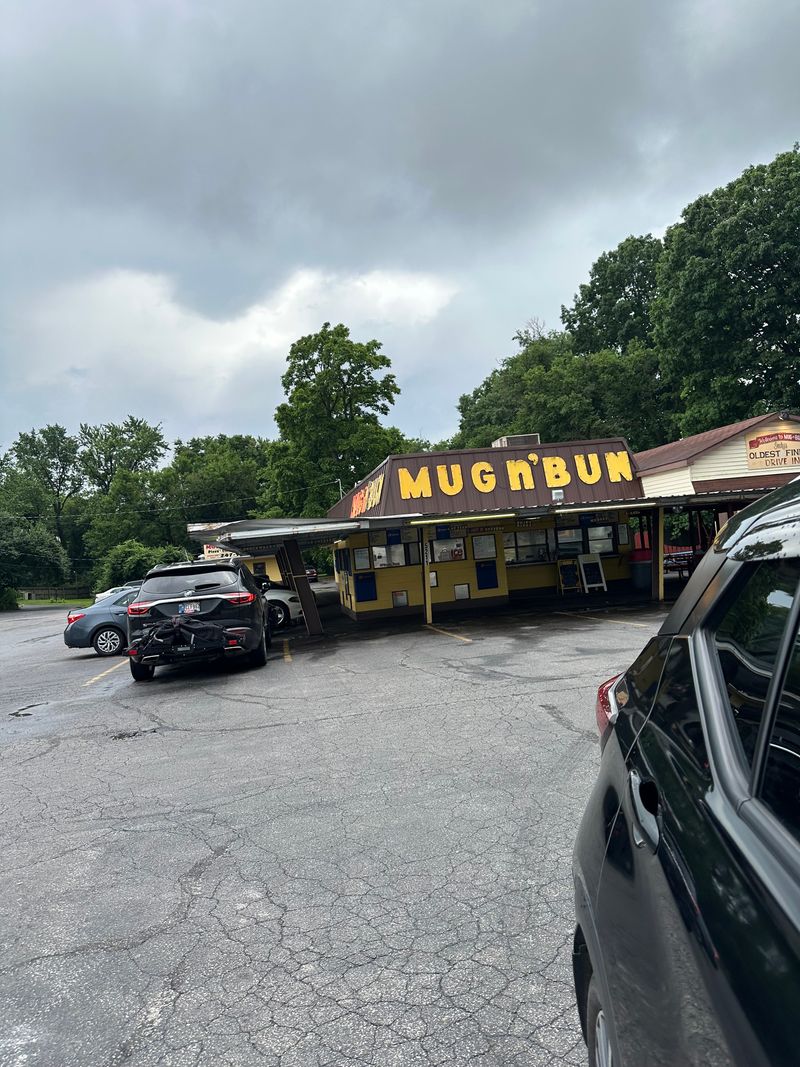 Mug-n-Bun — Speedway