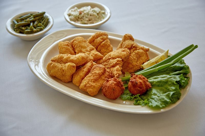 Harbor Lights Restaurant – Kentucky Dam Village State Resort Park, Gilbertsville