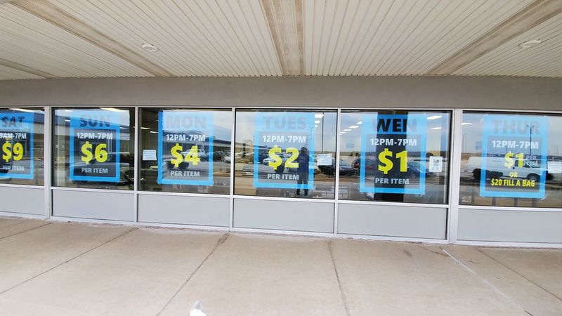It Is A Pet-Friendly Shopping Destination?