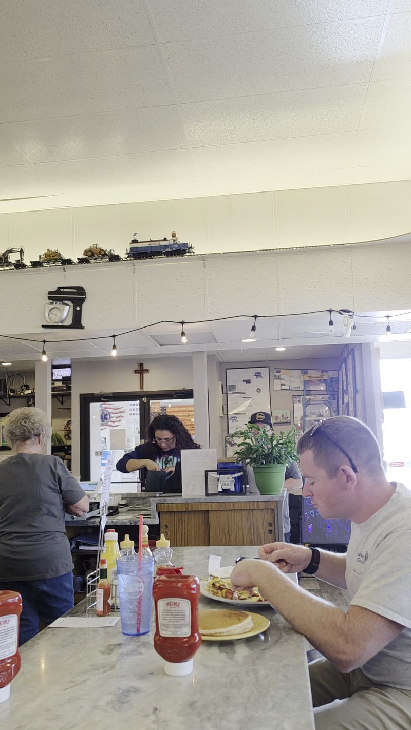 J & L Cafe, Sterling