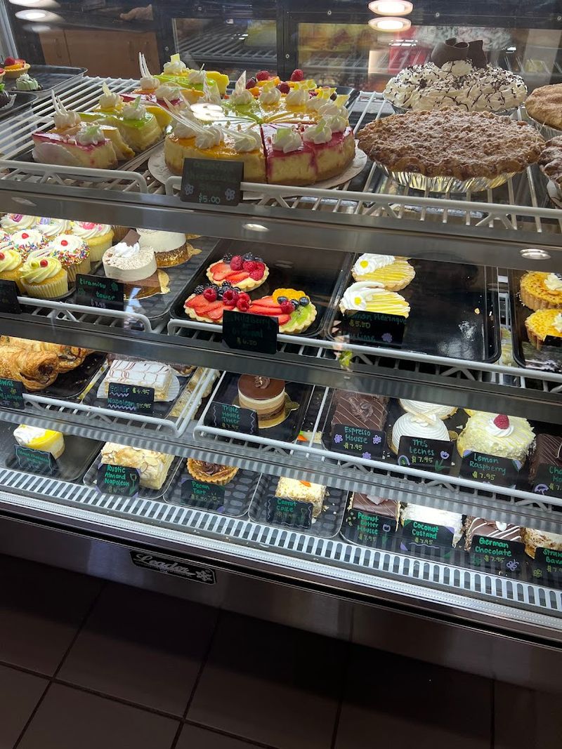 Honeymoon Sweets European Bakery