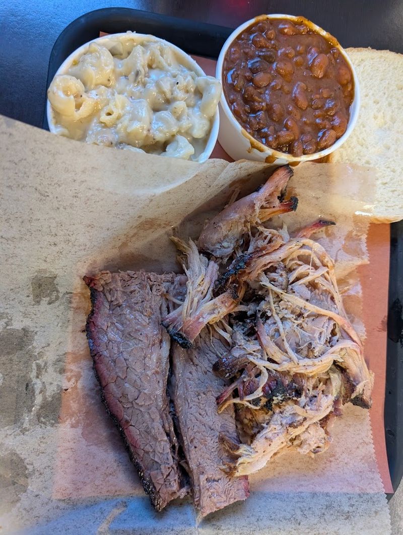 JR's Rhodehouse BBQ PIT