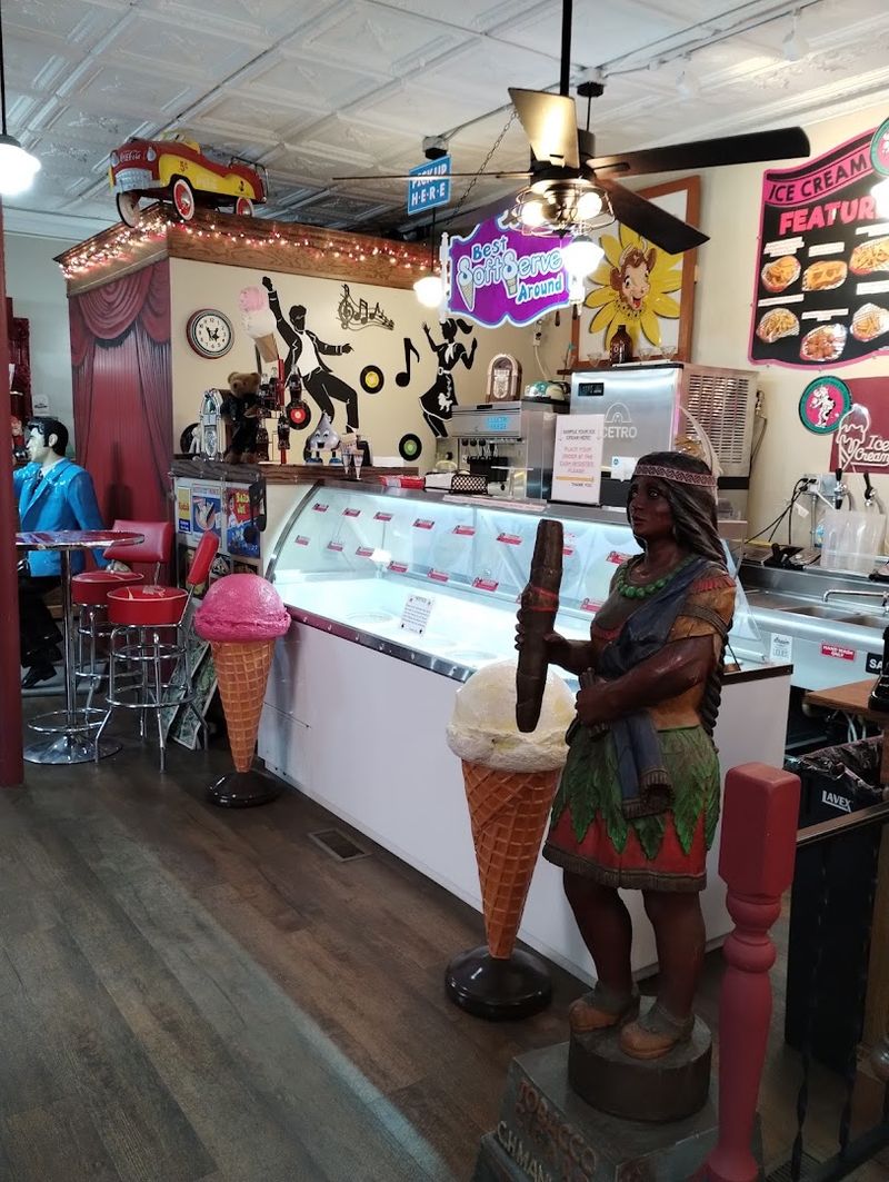 Reminisce Ice Cream Parlor, Carrollton