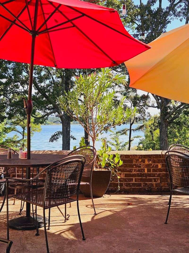 Janssen's Lakefront Restaurant, Edgemont