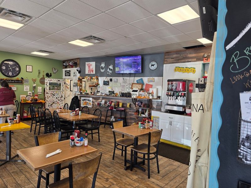 Jaclyn's Kitchen At Prairie Creek Marina, Rogers