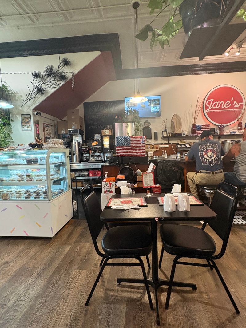 Jane's Diner, Medina