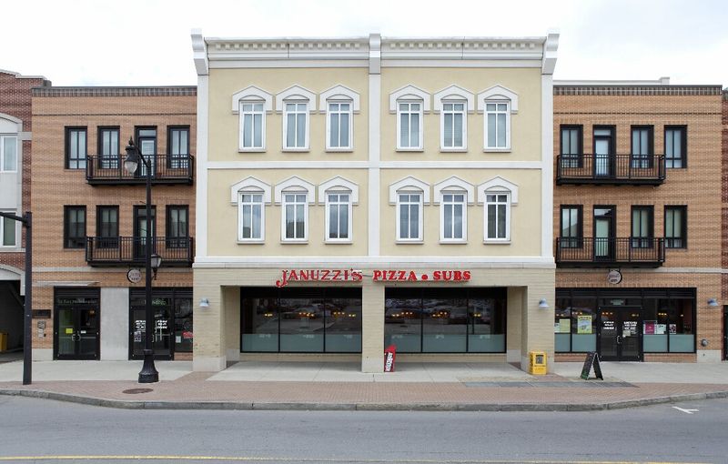 Januzzi's Pizza