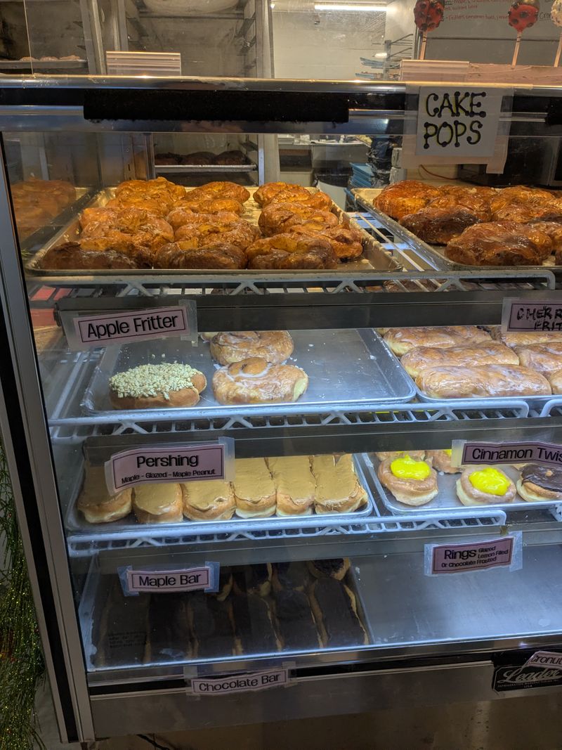 Joe's Donut Shop (Yes, They Do Burgers!) — Sandy, OR