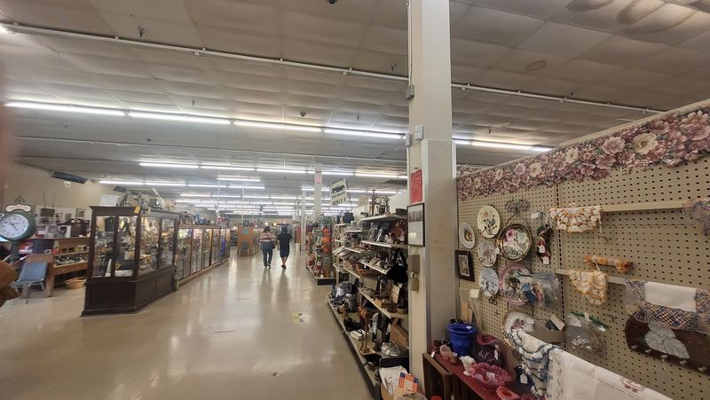 Maumee Antique Mall, Maumee, OH