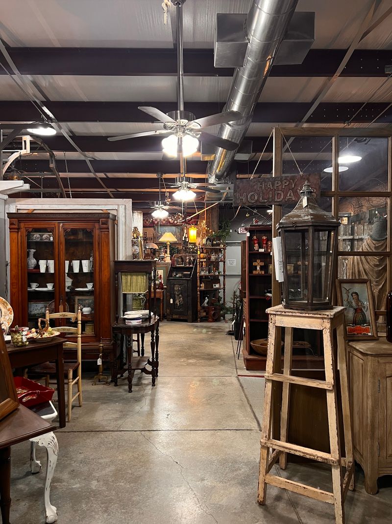 Jenifer's Antiques, Conway