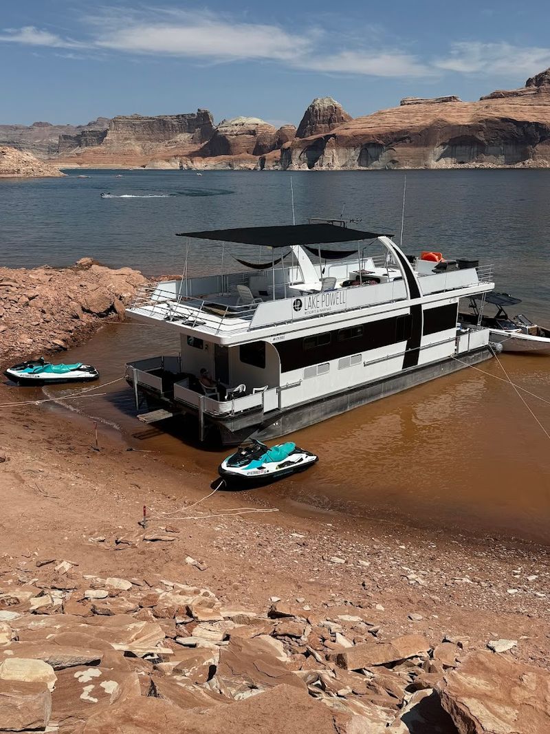 Jet Skiing And Powerboating For The Thrill Seekers
