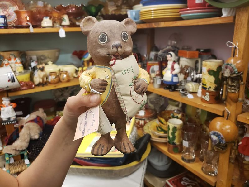 Jewelry, Bakelite Goods, And Vintage Accessories
