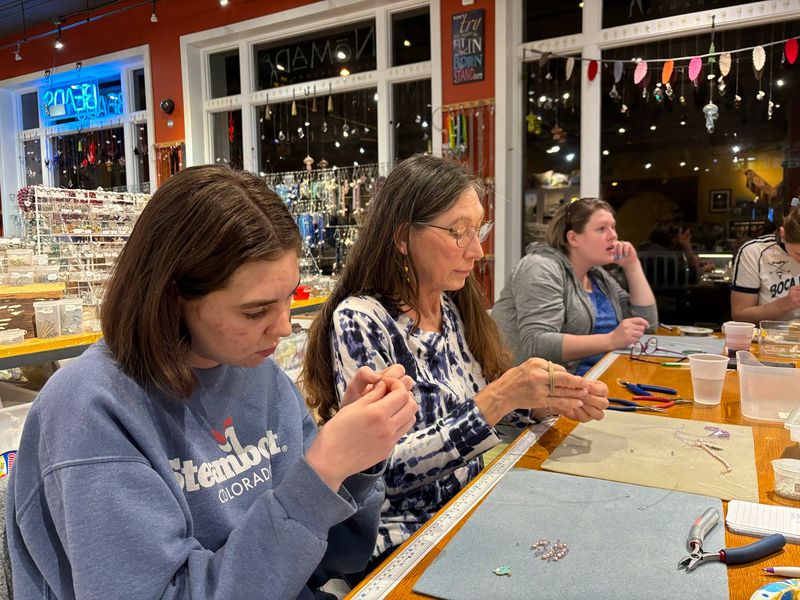 Jewelry Making Classes Give Beginners A Real Starting Line