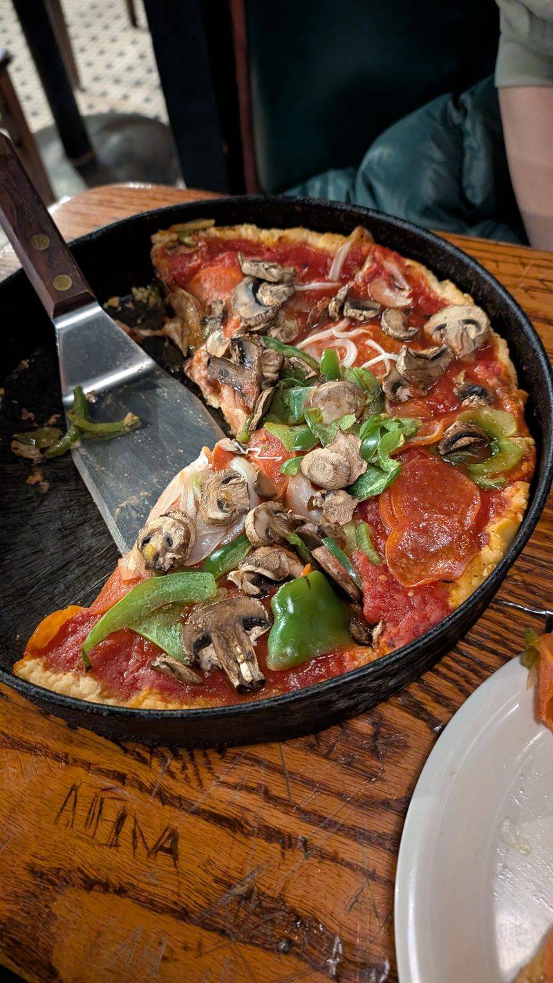 Pizzeria Uno – River North, Chicago