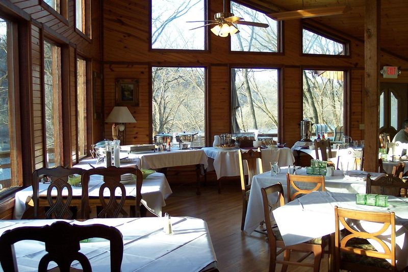 PJ’s White River Lodge & River Run Restaurant, Norfork