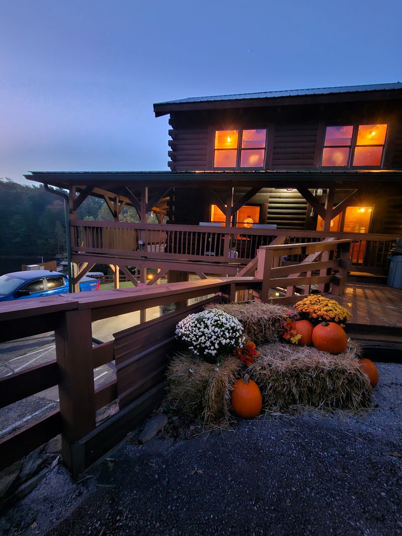 The Cliffview Resort & Bistro