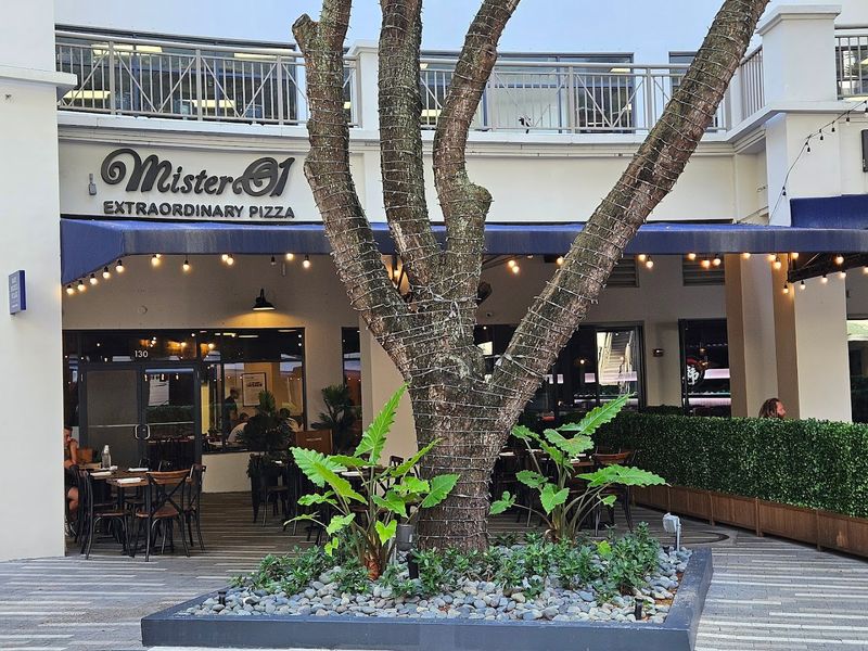 Mister O1 Extraordinary Pizza, Miami
