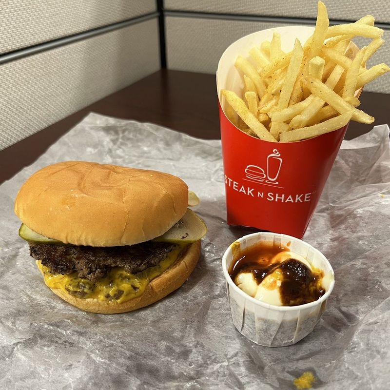 Steak 'n Shake: Fast Food Masquerading as Dining