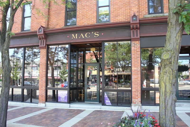 Mac's Acadian Seafood Shack, Saline