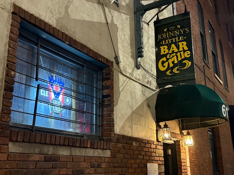 Johnny's Little Bar