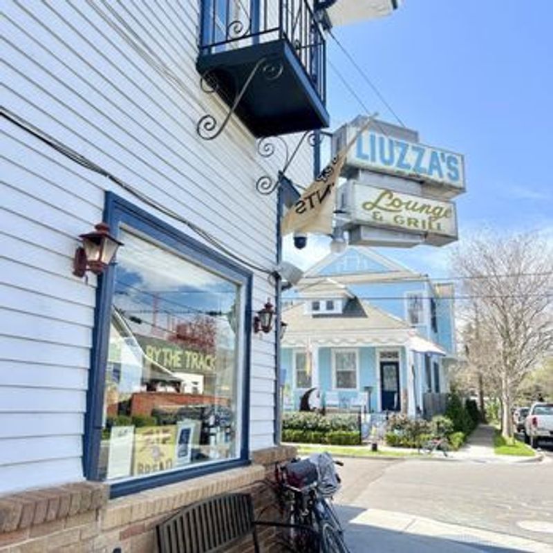 Liuzza’s By The Track