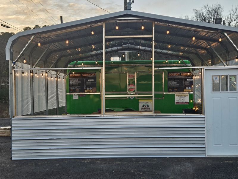 The Ozark Farmhouse, Clinton